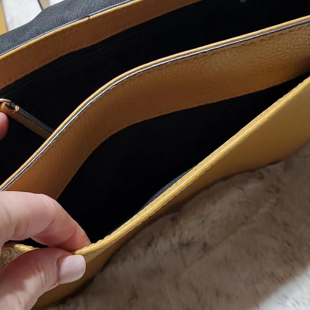 Vince Camuto Caramel Tal Crossbody Leather Saddle Purse w Horseshoe Hardware - Picture 6 of 11